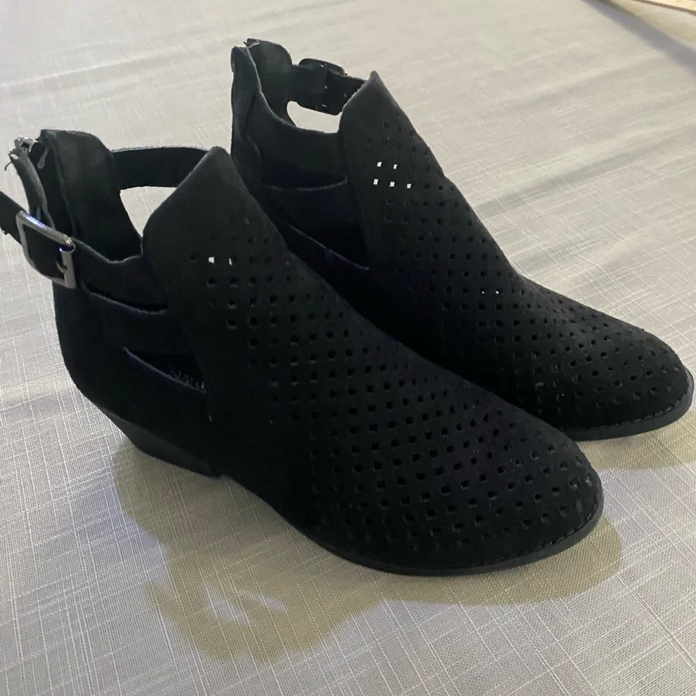 Nature Breeze booties in black. Women’s size 8 - Picture 6 of 15